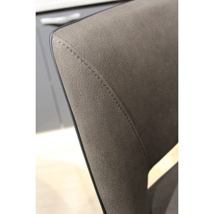 Lot 2 Tabourets de bar taupe tissu toucher doux - Qualité Ultra Confort - design contemporain - RIVOLI