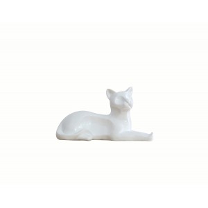 Sculpture chat blanc couché en résine - CAT