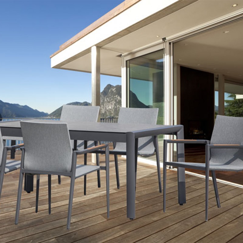Table de repas pour jardin en aluminium gris et plateau en verre trempé 6 convives - ROAD