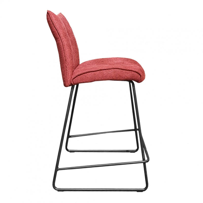 Chaise de bar en tissu rouge avec piètement en métal noir mat - LUCKY
