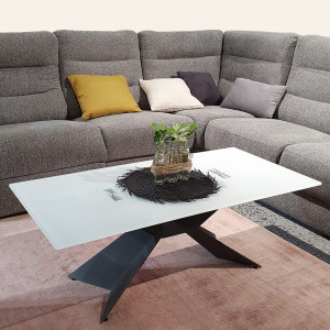 Table basse rectangulaire avec plateau en verre et piètement géométrique en métal gris anthracite - QUEVO