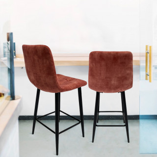 Lot de 2 chaises de bar capitonnées en velours rouge avec piètement et repose pieds en métal noir - NAMI