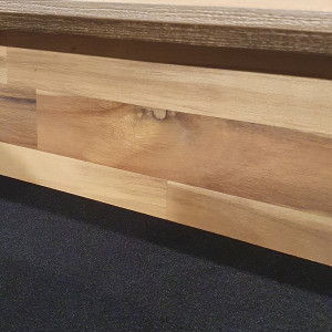Table basse en bois d'acacia avec poignées en métal noir - KASSIA