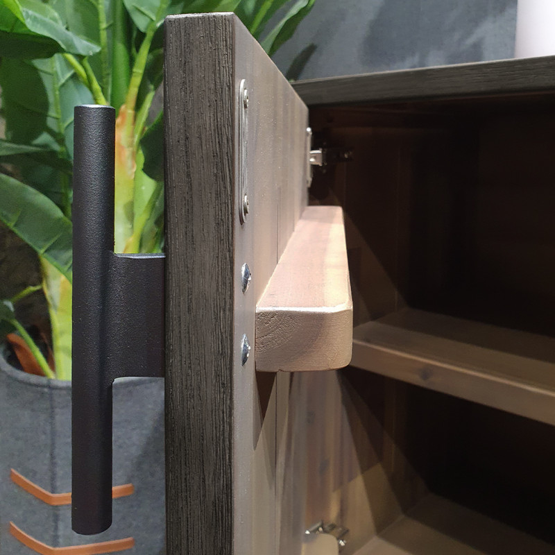 Buffet en bois d'acacia massif cendré avec piètement métal noir - KUBI
