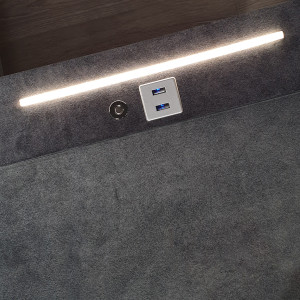 Table de chevet velours gris + LED et 2 prises USB intégrées - BRANDON