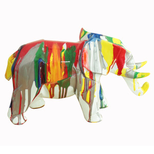 Éléphant géométrique en résine peinture argenté et multicolore - DUMBO