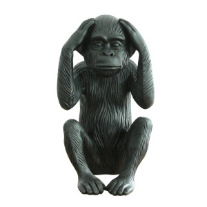 Statue singe noir mat avec mains sur les oreilles H40 cm - RAFIKI