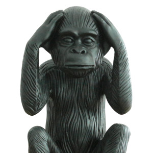 Statue singe noir mat avec mains sur les oreilles H40 cm - RAFIKI