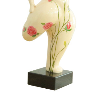 Statue femme jambe pliée beige avec fleurs roses H60 cm - LADY ROSE