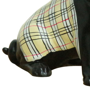 Statue chien carlin peinture noir et tartan écossais H20 cm - MIKE