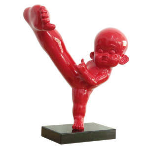 Statue bébé position de karaté en résine rouge H55 cm - JACK
