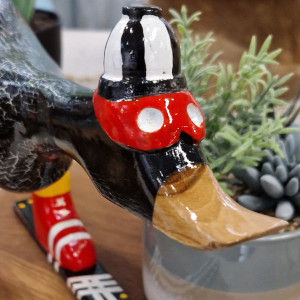 Sculpture canard noir skieur en bois de teck L29 cm - DUCK SHUSS