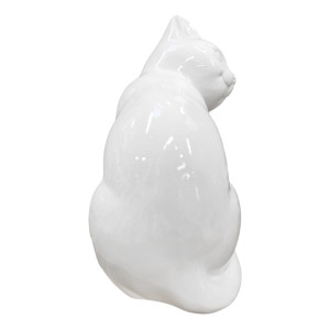 Statue petit chat blanc assis avec patte sur son museau H23 cm - CAT