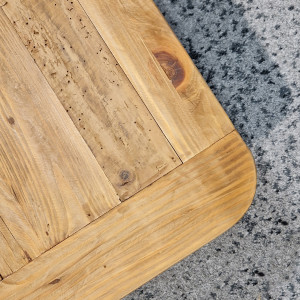 Table basse avec plateau en pin recyclé et piètement noir 136 x 41 x 70 cm - Style montagnard - Collection Chalet