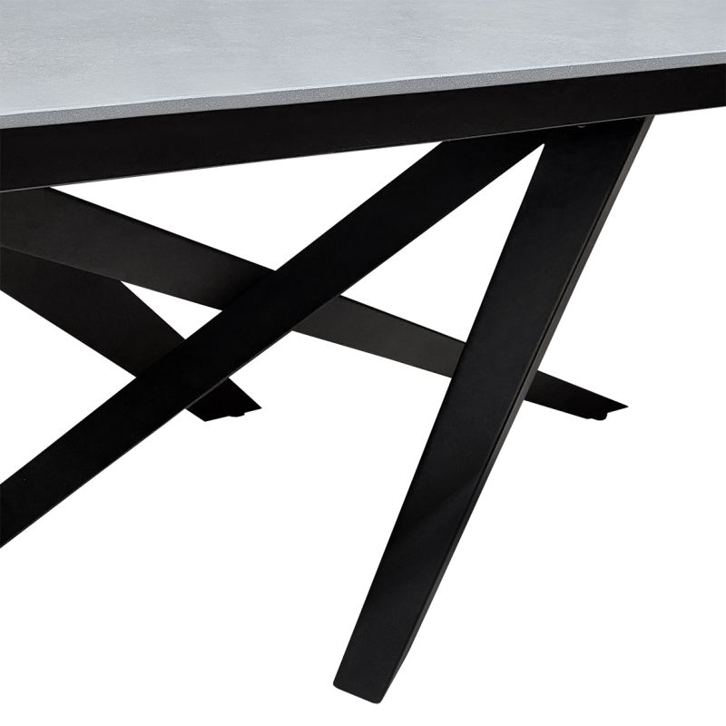 Table de repas extensible 180/260 cm plateau en céramique gris effet béton et pieds croisés métal noir - OPUS