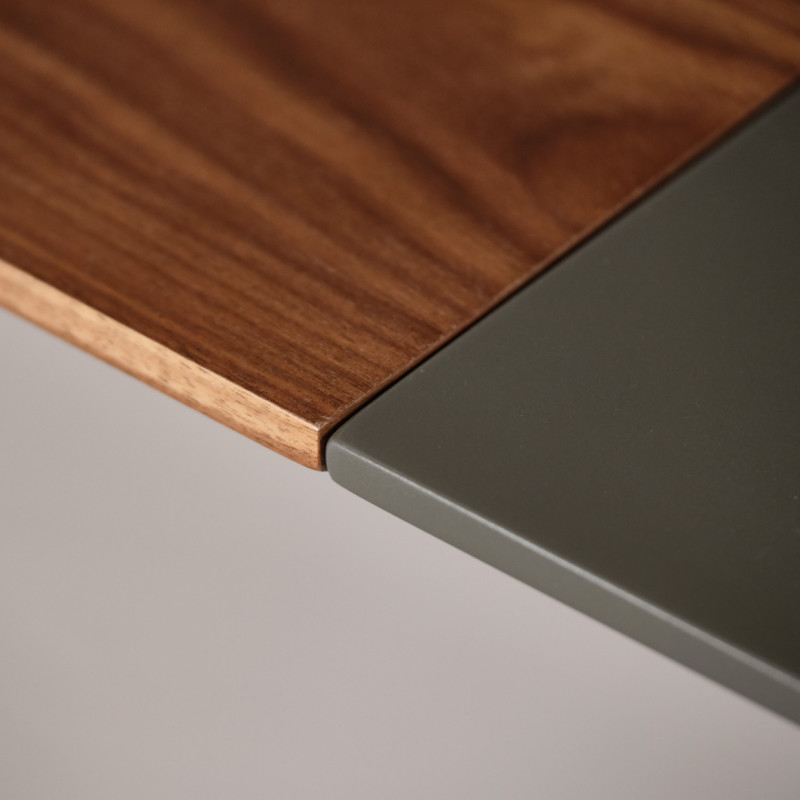 Table de repas extensible 180 à 230 cm plaquée en bois de noyer foncé avec pieds en métal noir - CARSON