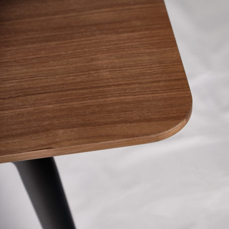 Table basse 120 cm plaquée en bois de noyer foncé avec pieds en métal noir - CARSON