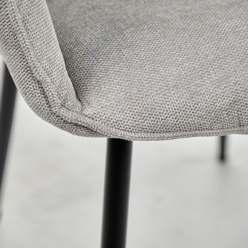 Lot de 2 Chaises Capitonnées avec Accoudoirs en Tissu Gris Clair avec Pieds en Métal Noir - THEO