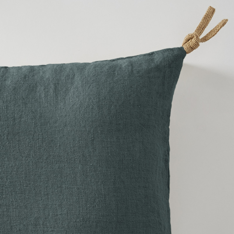 Coussin Carré 45 x 45 cm en Lin Lavé Bleu Housse Déhoussable avec 4 Nouettes en Jute - LUISA