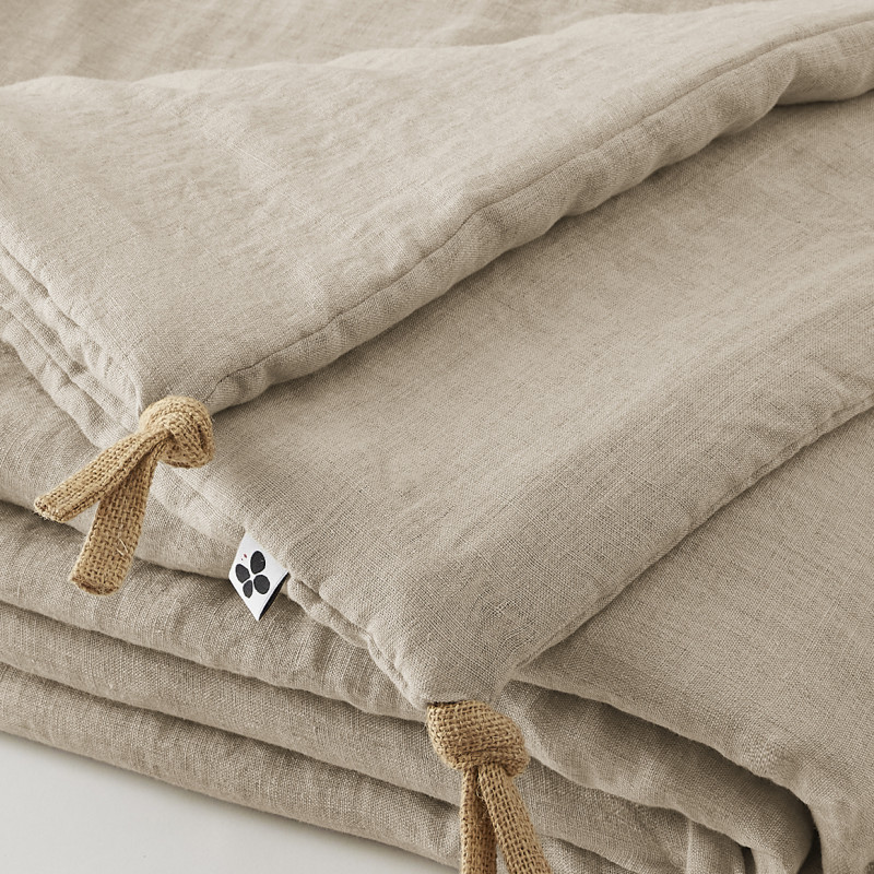Édredons 150 x 150 cm en Lin Lavé Sable avec Capitonnage Léger et 4 Nouettes en Jute - LUISA 2