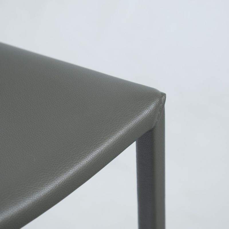 Lot de 2 chaises en simili gris et 4 pieds en acier - LUFY