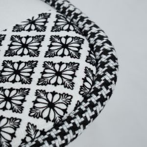 Lot 4 chaises scandinave en tissu patchwork motif noir et blanc - LIDY