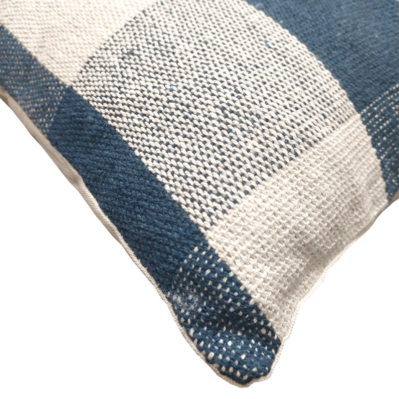 Lot de 2 coussins carrés 40 x 40 cm en coton brodé avec carreaux bleu et écru - ATLAS
