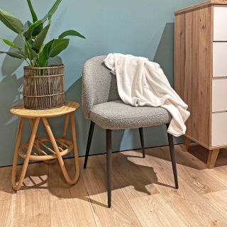 Lot de 2 chaises de repas en tissu bouclette imitation laine de mouton couleur gris et pieds métal noir –SYRACUSE