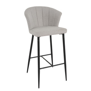 Chaise de bar H. 105 cm dossier forme de coquillage en tissu gris clair avec piètement et repose-pieds métal noir – MONTREAL