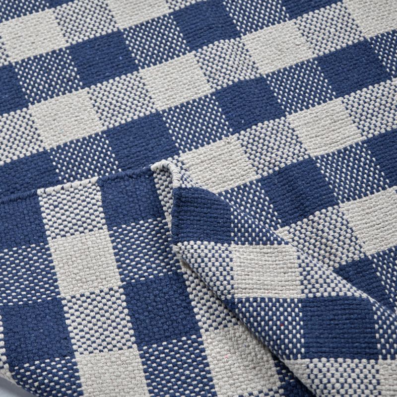 Tapis 120 x 180 cm en coton brodé à carreaux bleu et blanc – ATLAS