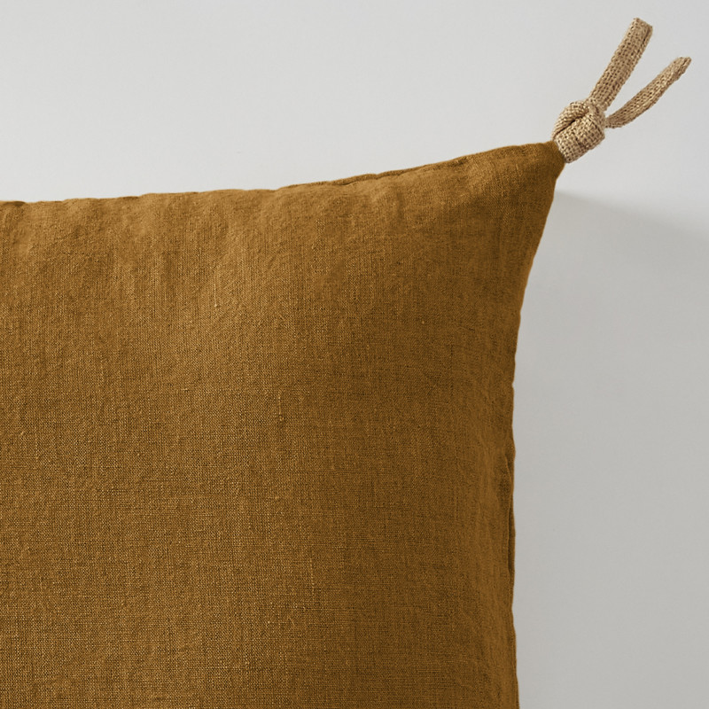 Coussin 55 x 110 cm en Lin Lavé Caramel Housse Déhoussable avec 4 Nouettes en Jute - LUISA