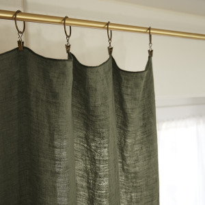 Rideau Ajustable 140 x 270 cm en Lin Lavé Vert avec 8 Anneaux à Pince en Métal Couleur Argent Antique - LUISA