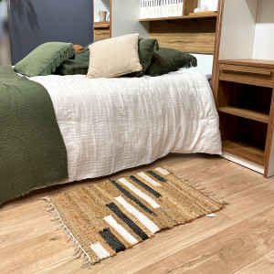 Tapis 50 x 70 cm tressé en jute avec motifs géométriques noir et blanc et franges fines - DUNE