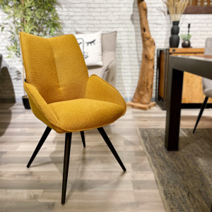 Chaise pivotante 180° en tissu jaune avec petits accoudoirs et pieds métal noir - PALOMA