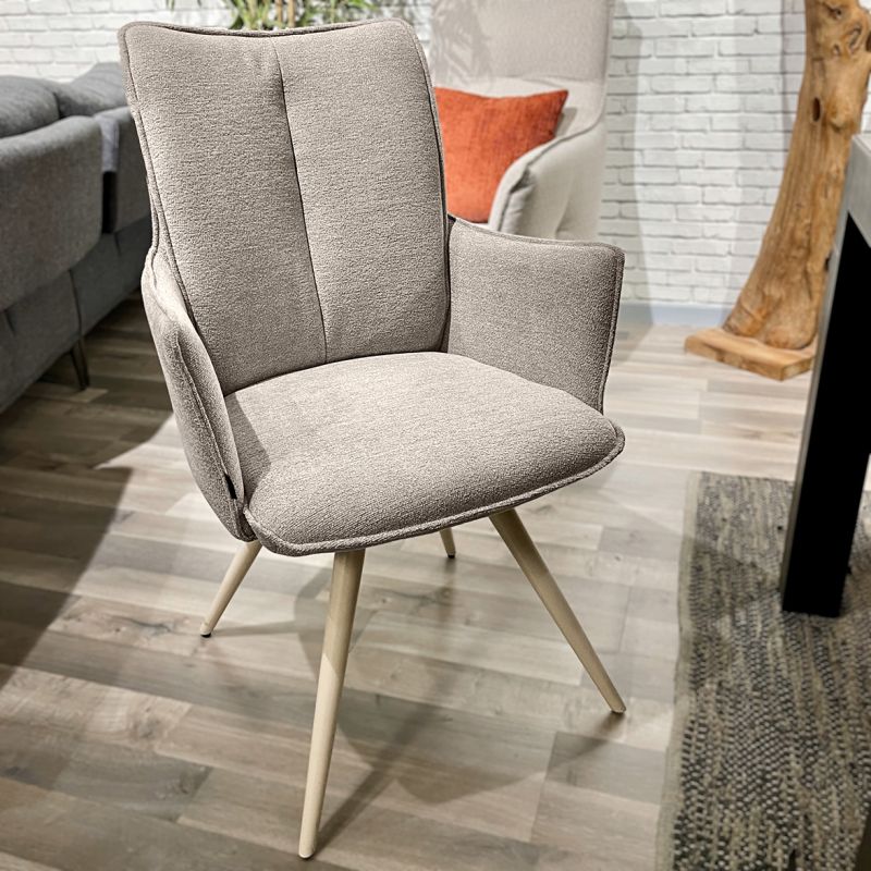 Lot de 2 chaises pivotantes 180° en tissu doux beige accoudoirs et pieds métal blanc - SABRINA