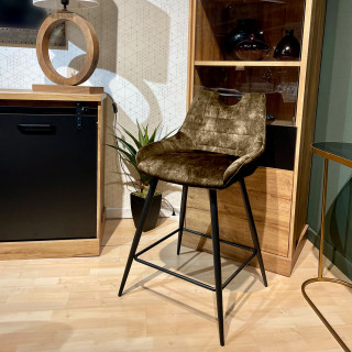 Lot de 2 tabourets de bar capitonnés en velours vert kaki avec poignée et pied métal noir - BRANDY
