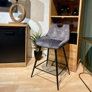 Lot de 2 tabourets de bar capitonnés en velours gris anthracite avec poignée et pied métal noir - BRANDY