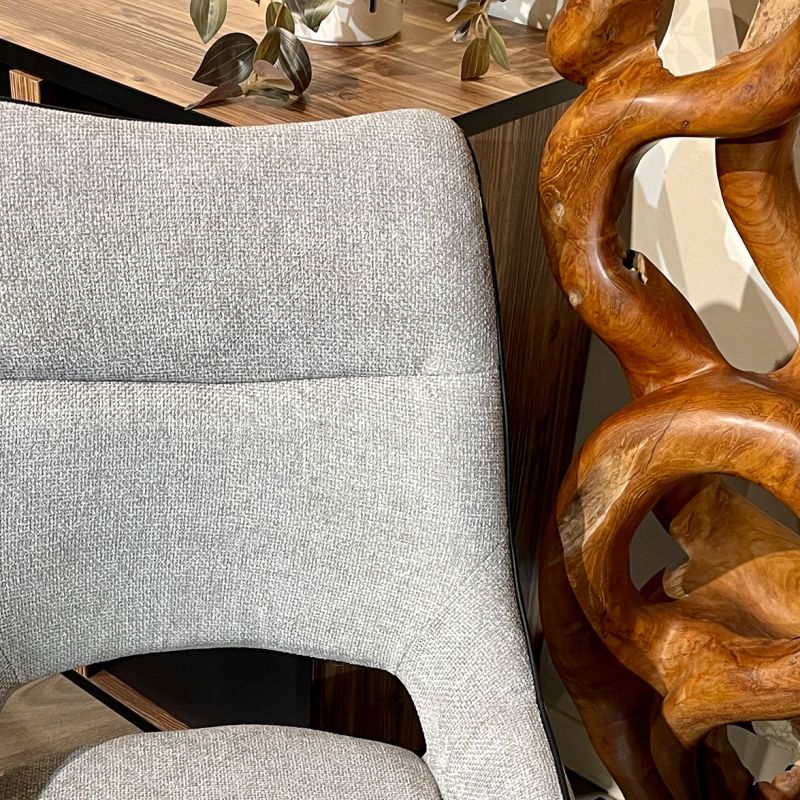 Lot de 2 chaises en tissu gris clair design avec passepoil en smili noir et 4 pieds en métal noir - ANAIS 2
