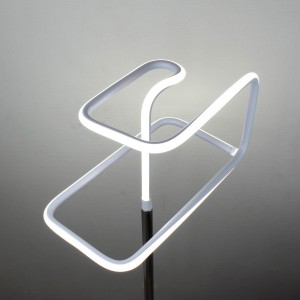 Lampadaire design et original LED angulaire - Eclairage dynamique blanc froid - Classe énergétique A++ - SQUARE