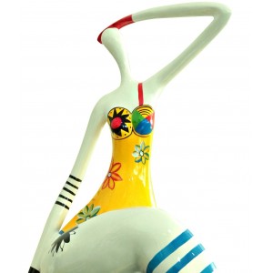 Statue femme jambes croisées peintures multicolores H73 cm - MAMA 01