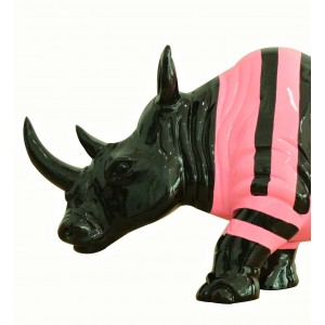 Statue rhinocéros décoration laquée noire et rose - objet design moderne