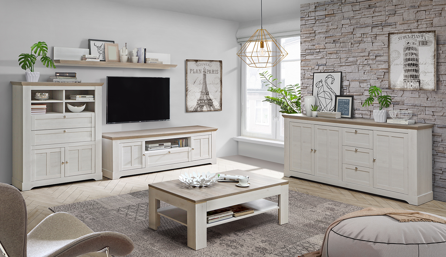  Un salon à la décoration bucolique et élégante grâce aux meubles de la collection ANGELE, ce blanc associé à un décor bois subtil. 